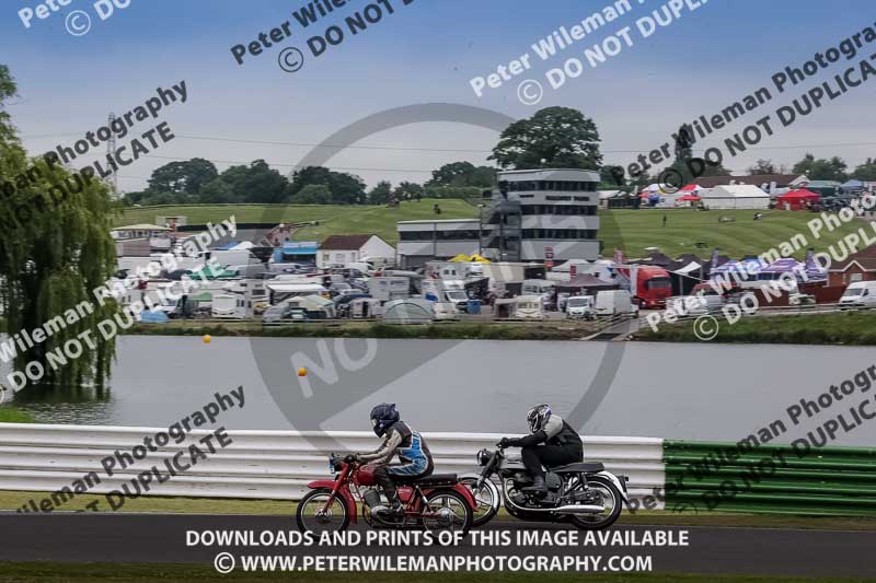 Vintage motorcycle club;eventdigitalimages;mallory park;mallory park trackday photographs;no limits trackdays;peter wileman photography;trackday digital images;trackday photos;vmcc festival 1000 bikes photographs